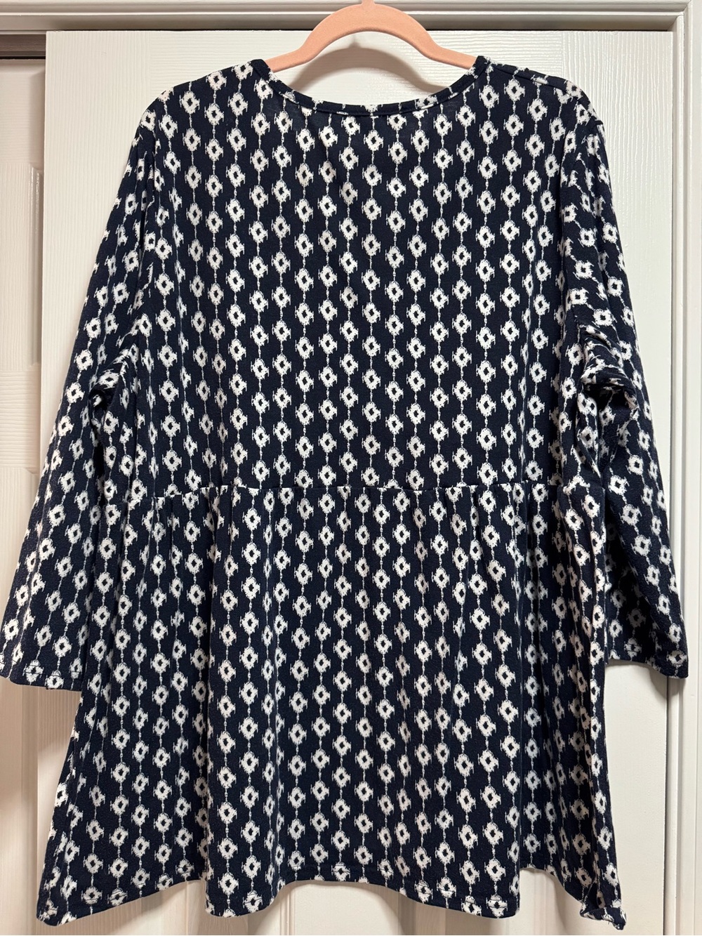 Suzanne Betro Navy and White V-Neck Patterned Tunic - Picture 2 of 5